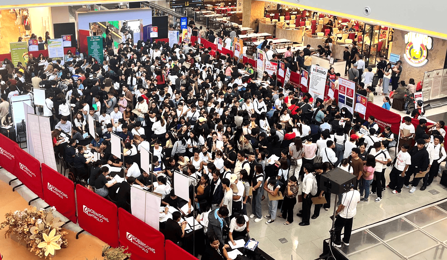 Robinsons Antipolo welcomed a strong turnout for the PFA Job Fair, with job seekers arriving early and eager to explore career opportunities and pursue the possibility of being hired on the spot.
