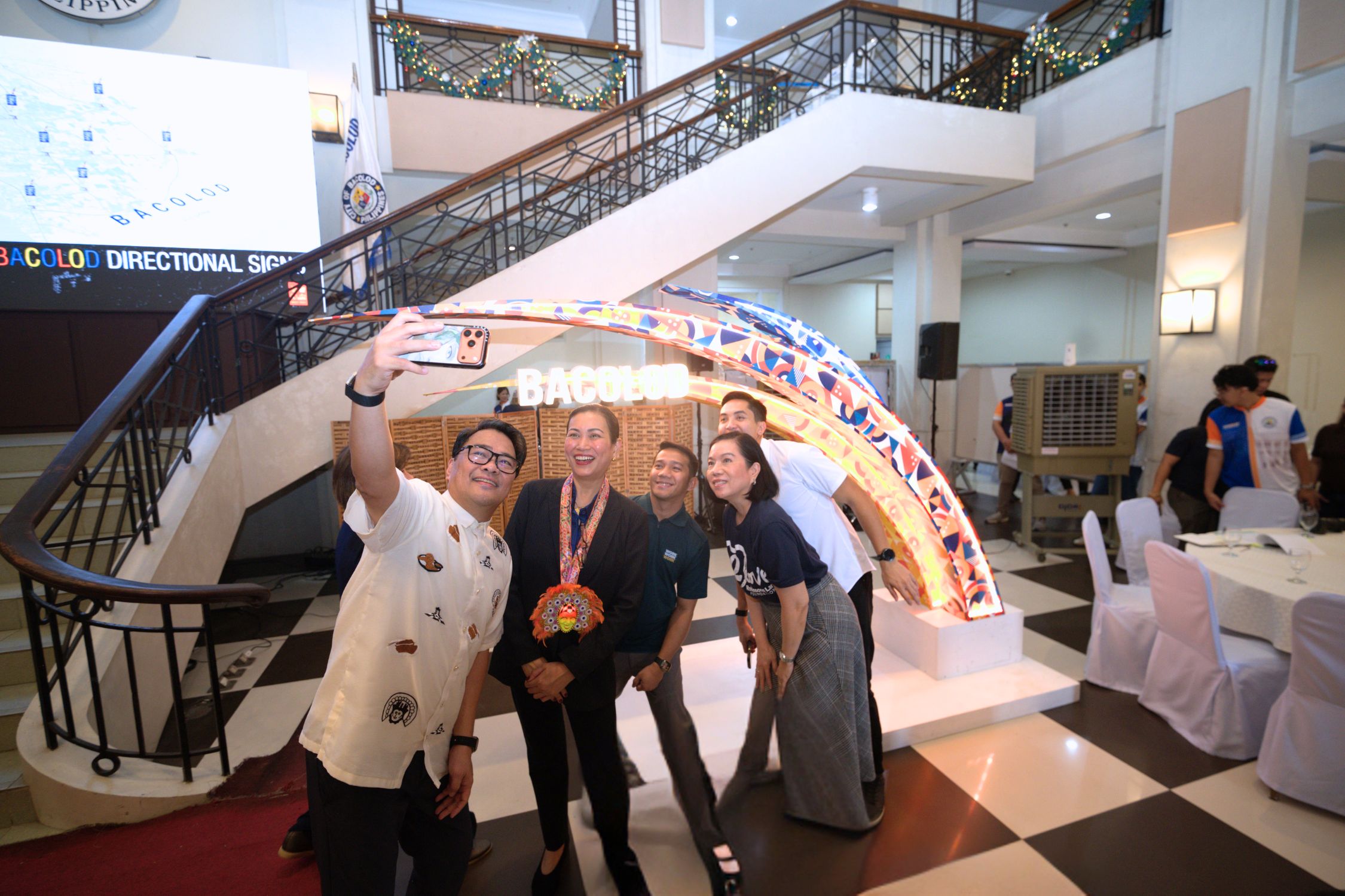 Bacolod city mayor leads a selfie with Ms Mybelle Aragon V. Gobio and key RLC and city executives