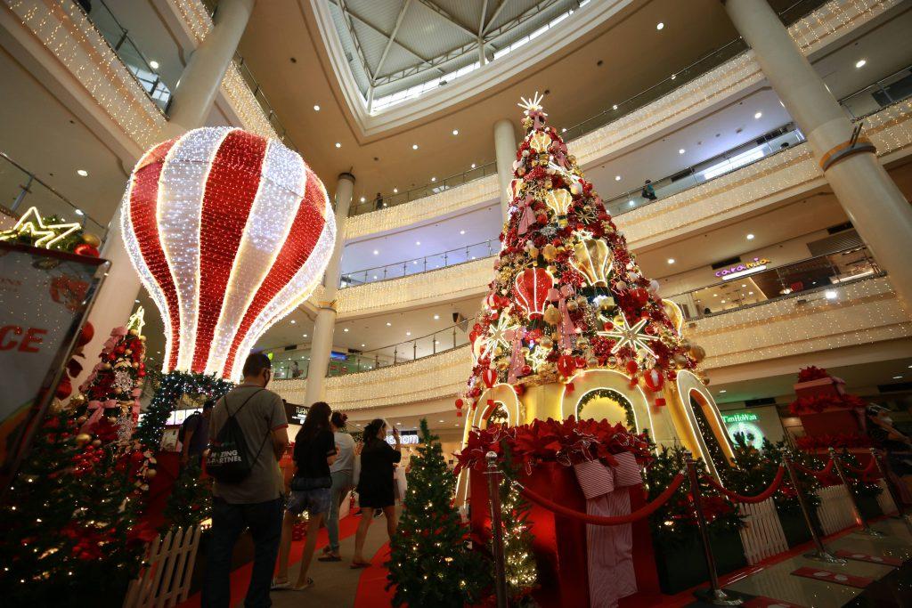 CHRISTMAS-IS-IN-THE-AIR-AT-RP-MANILA