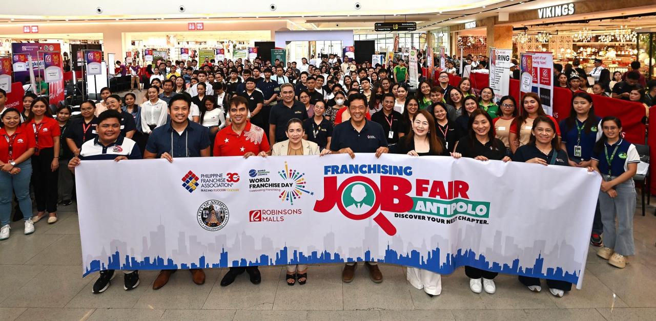 Job seekers turn to Robinsons Malls as they pursue new career opportunities.