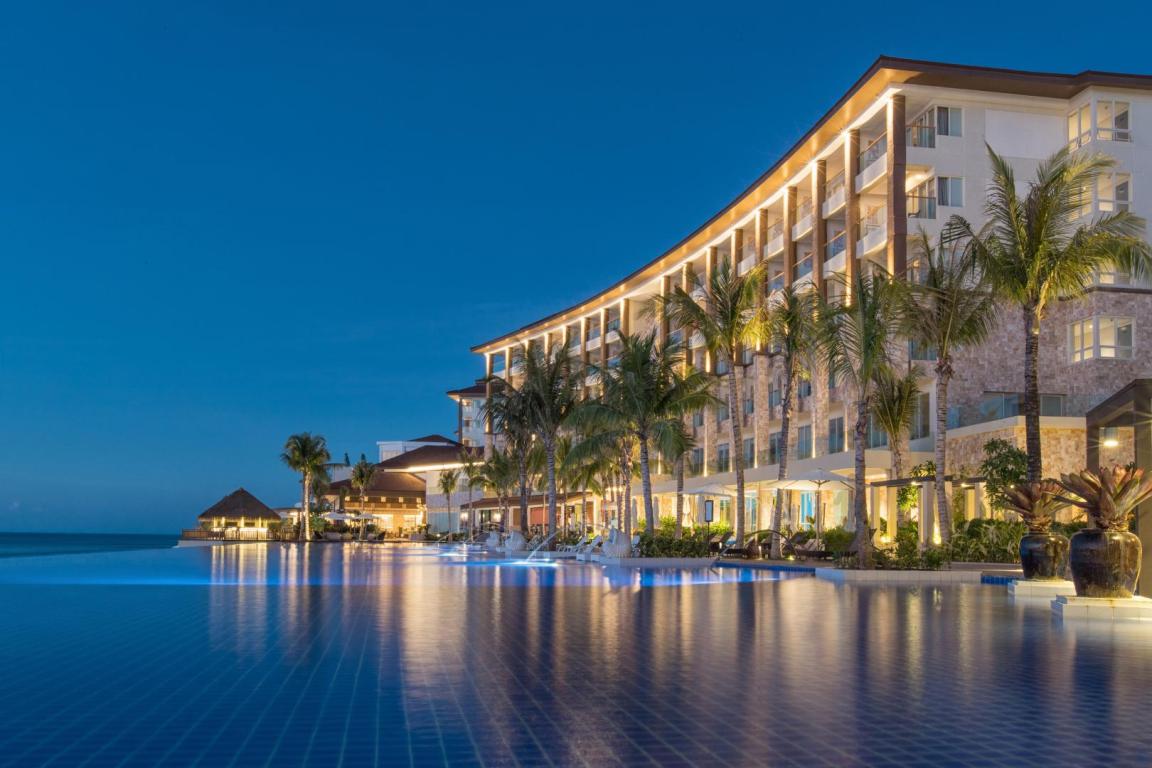 Dusit Thani Mactan Cebu Seaside Pool 