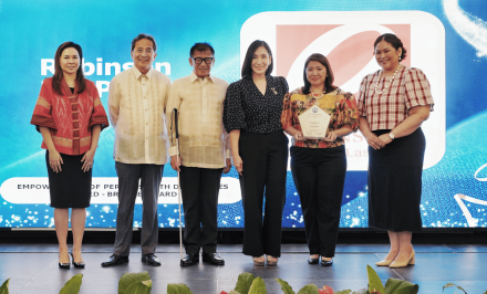 Robinsons Malls team receiving the Apolinario Mabini Award